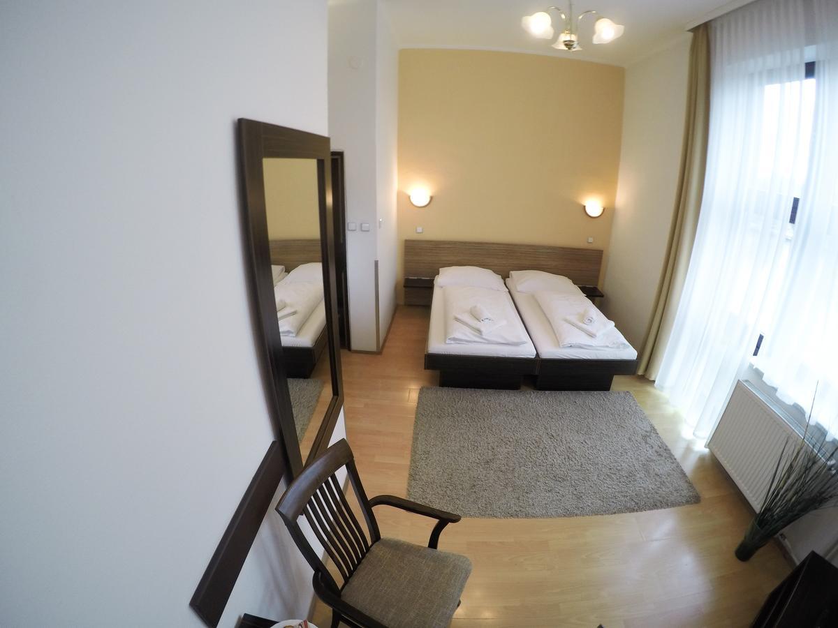 Hotel Faust Ντέτσιν Εξωτερικό φωτογραφία